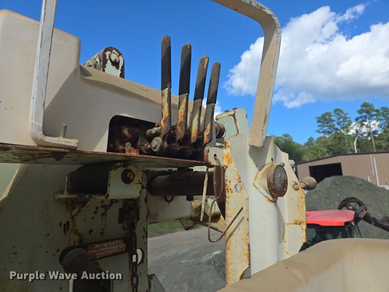 image for item DT5276 1984 International digger derrick truck