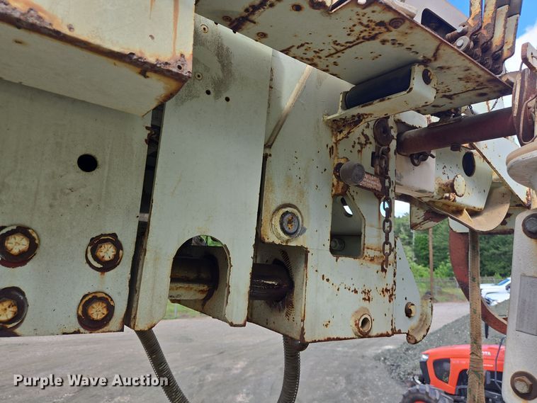 image for item DT5276 1984 International digger derrick truck