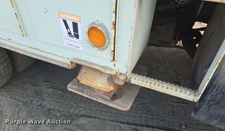 image for item DT5276 1984 International digger derrick truck