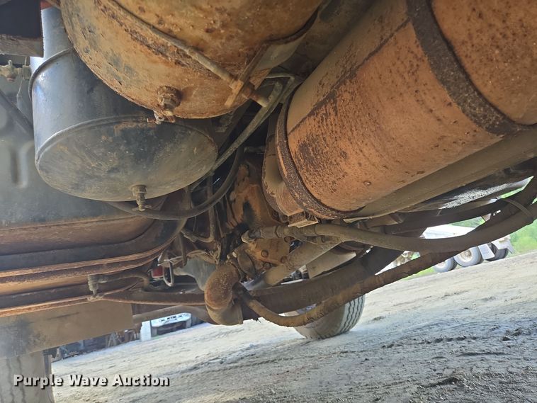 image for item DT5276 1984 International digger derrick truck