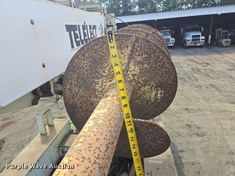 image for item DT5276 1984 International digger derrick truck