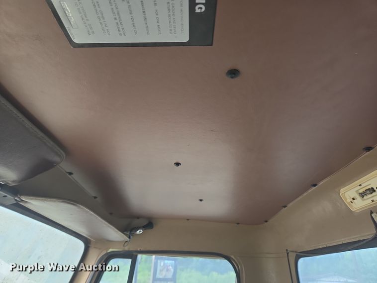 image for item DT5276 1984 International digger derrick truck