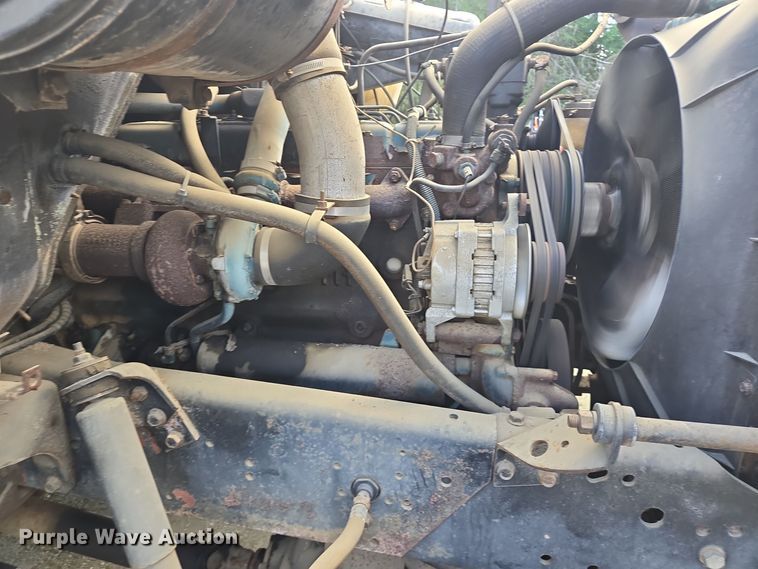 image for item DT5276 1984 International digger derrick truck