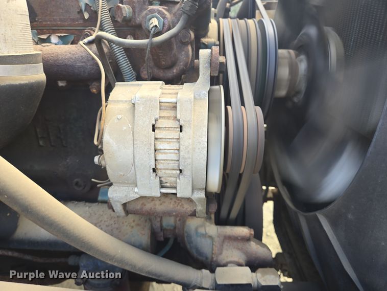 image for item DT5276 1984 International digger derrick truck