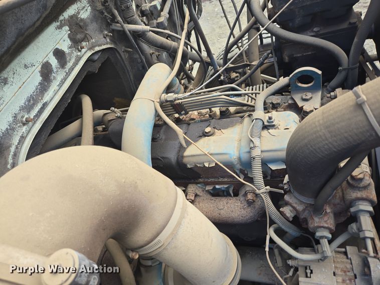 image for item DT5276 1984 International digger derrick truck