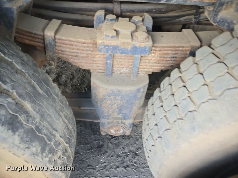 image for item DT5276 1984 International digger derrick truck