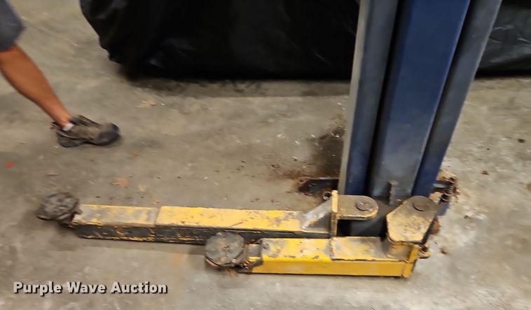 image for item DT7503 Forward Manufacturing DP10A two post automotive lift 