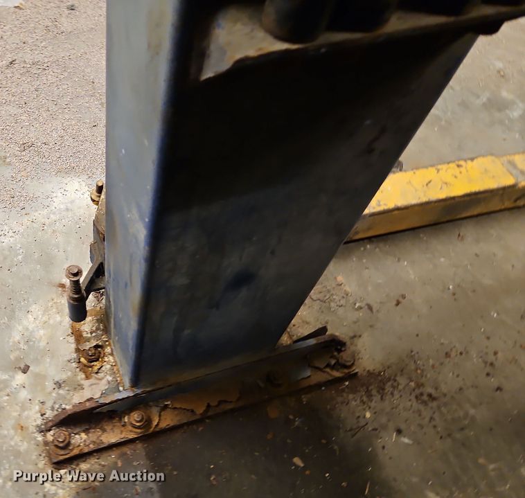 image for item DT7503 Forward Manufacturing DP10A two post automotive lift 