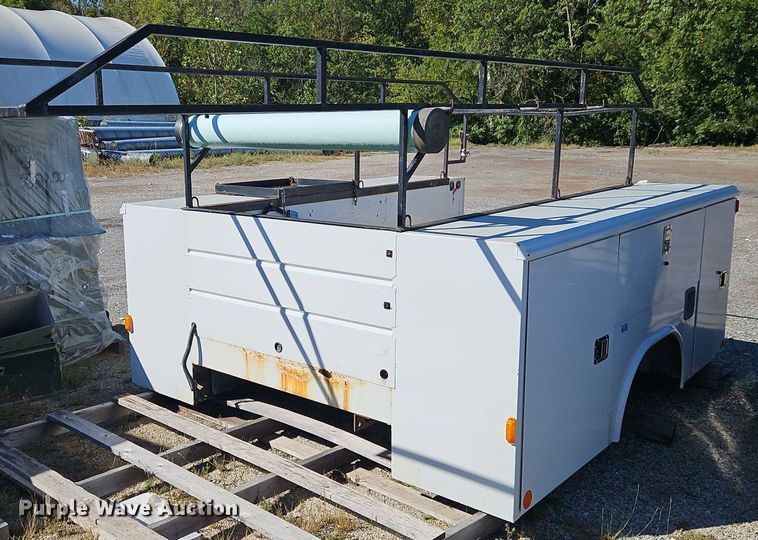 image for item DT7506 Reading U108ADW-HHWBLHPF Utility bed