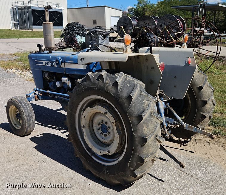 image for item DT7513 1977 Ford 3600 tractor