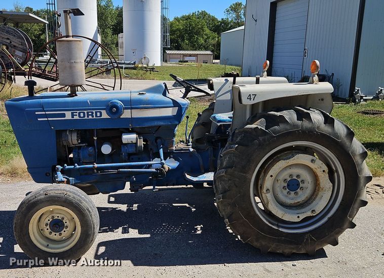 image for item DT7513 1977 Ford 3600 tractor