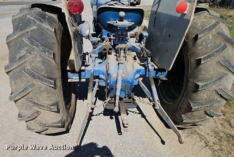 image for item DT7513 1977 Ford 3600 tractor