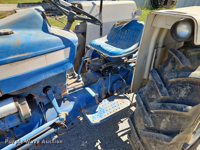 image for item DT7513 1977 Ford 3600 tractor