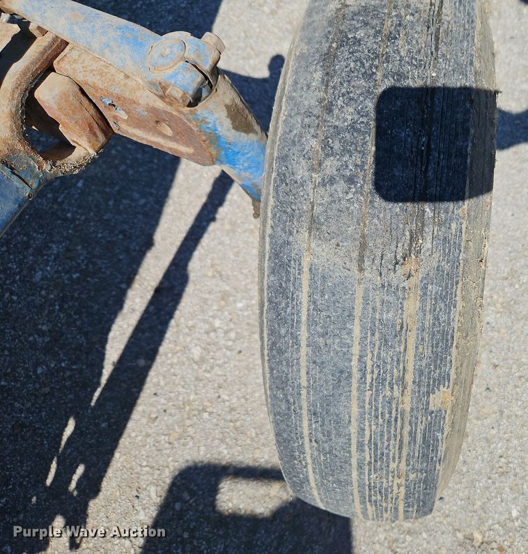 image for item DT7513 1977 Ford 3600 tractor