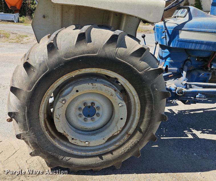 image for item DT7513 1977 Ford 3600 tractor