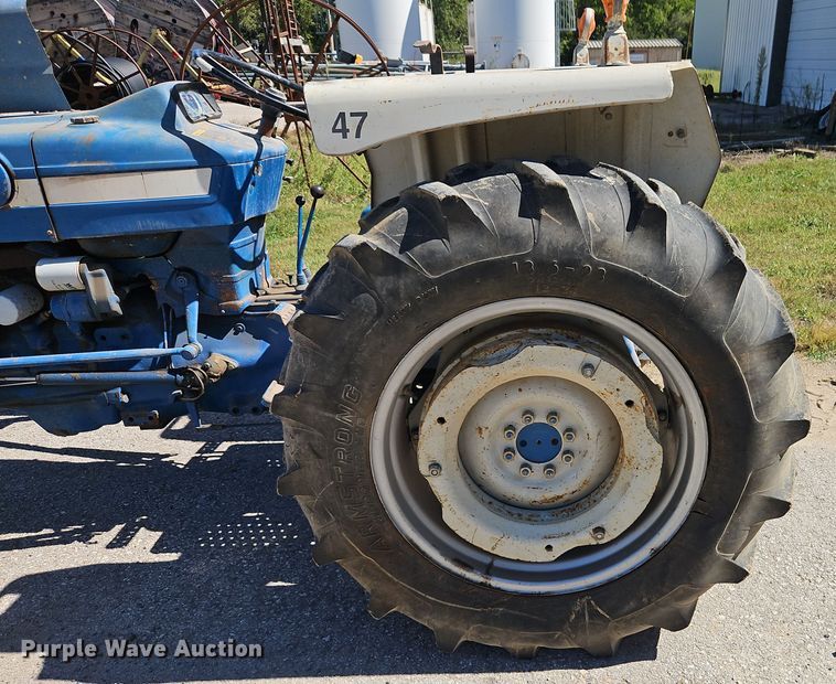 image for item DT7513 1977 Ford 3600 tractor