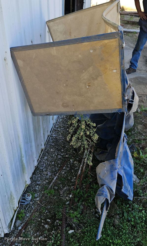 image for item DT7513 1977 Ford 3600 tractor