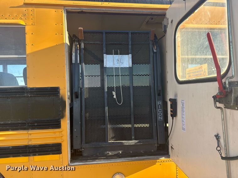 image for item DV2807 1996 Blue Bird TC2000 school bus