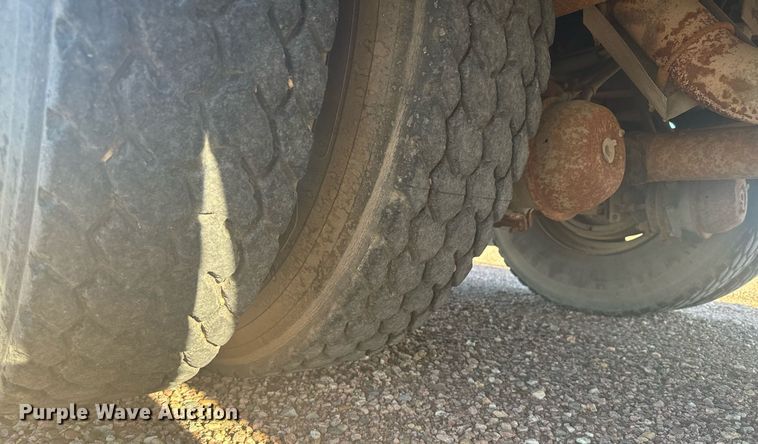 image for item DV2807 1996 Blue Bird TC2000 school bus