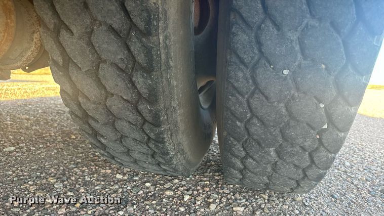 image for item DV2807 1996 Blue Bird TC2000 school bus