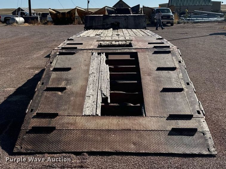 image for item DV2825 1973 Schwartz PFD drop deck hydraulic tail equipment trailer