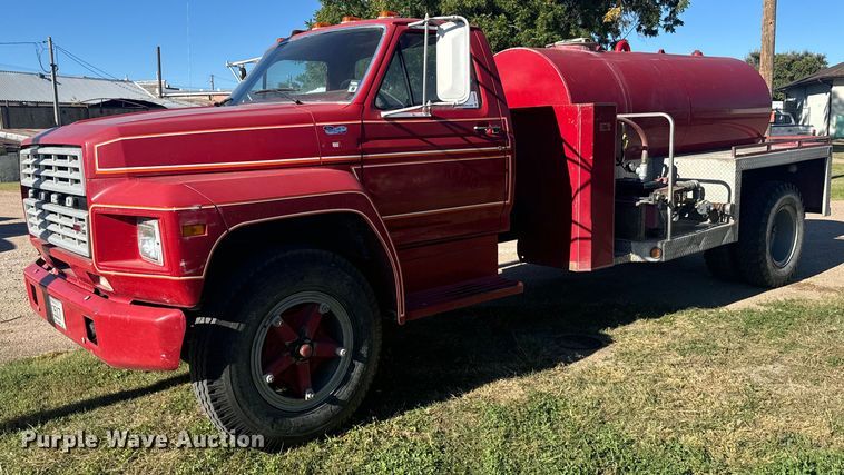 image for item DV2829 1981 Ford F600 pumper fire truck