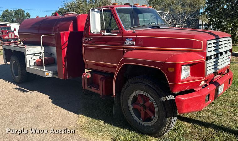 image for item DV2829 1981 Ford F600 pumper fire truck