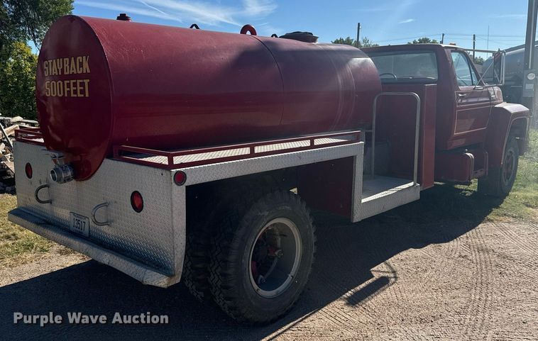 image for item DV2829 1981 Ford F600 pumper fire truck