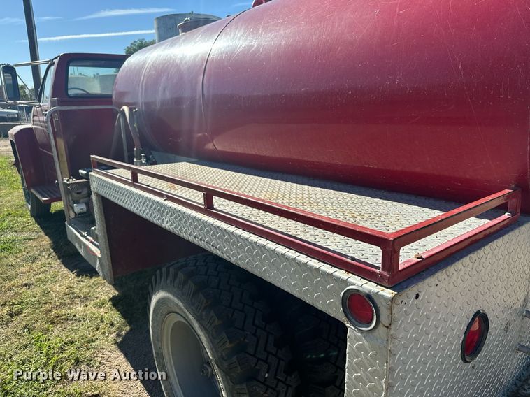 image for item DV2829 1981 Ford F600 pumper fire truck