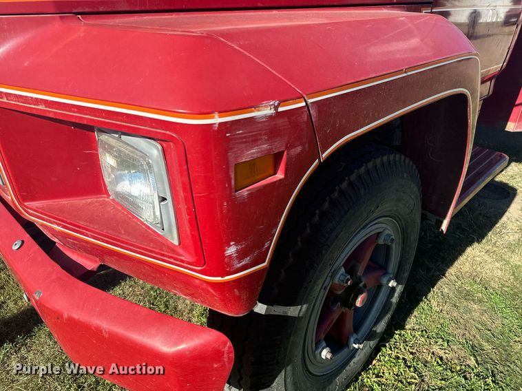 image for item DV2829 1981 Ford F600 pumper fire truck