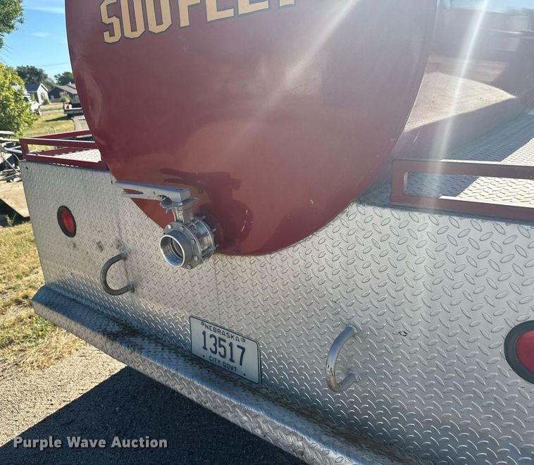 image for item DV2829 1981 Ford F600 pumper fire truck