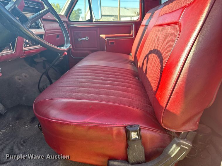 image for item DV2829 1981 Ford F600 pumper fire truck