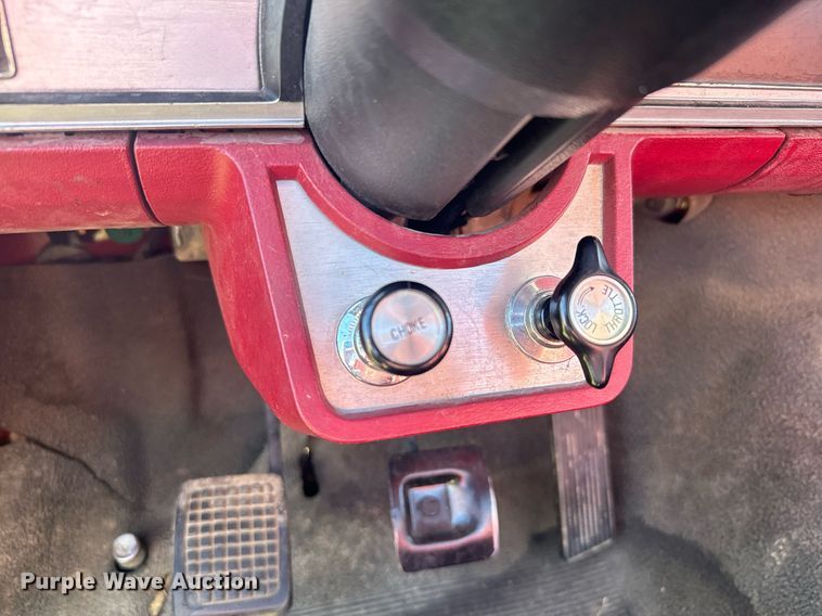 image for item DV2829 1981 Ford F600 pumper fire truck