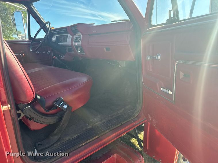 image for item DV2829 1981 Ford F600 pumper fire truck