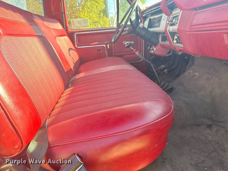 image for item DV2829 1981 Ford F600 pumper fire truck