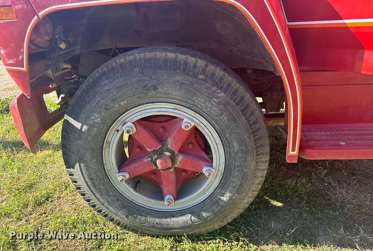 image for item DV2829 1981 Ford F600 pumper fire truck