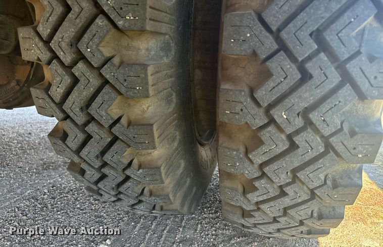 image for item DV2829 1981 Ford F600 pumper fire truck