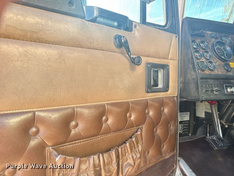 image for item DV2830 1994 Kenworth  T600 pumper fire truck