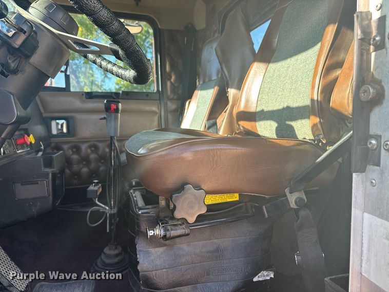 image for item DV2830 1994 Kenworth  T600 pumper fire truck