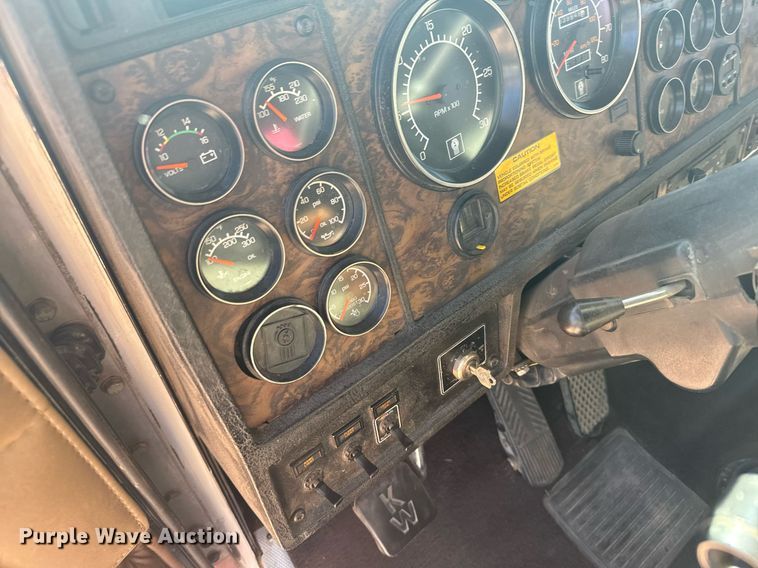 image for item DV2830 1994 Kenworth  T600 pumper fire truck