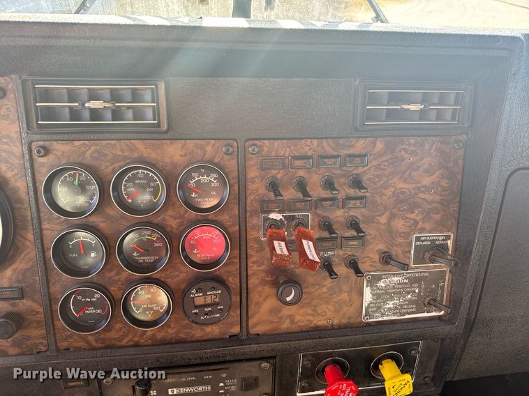 image for item DV2830 1994 Kenworth  T600 pumper fire truck