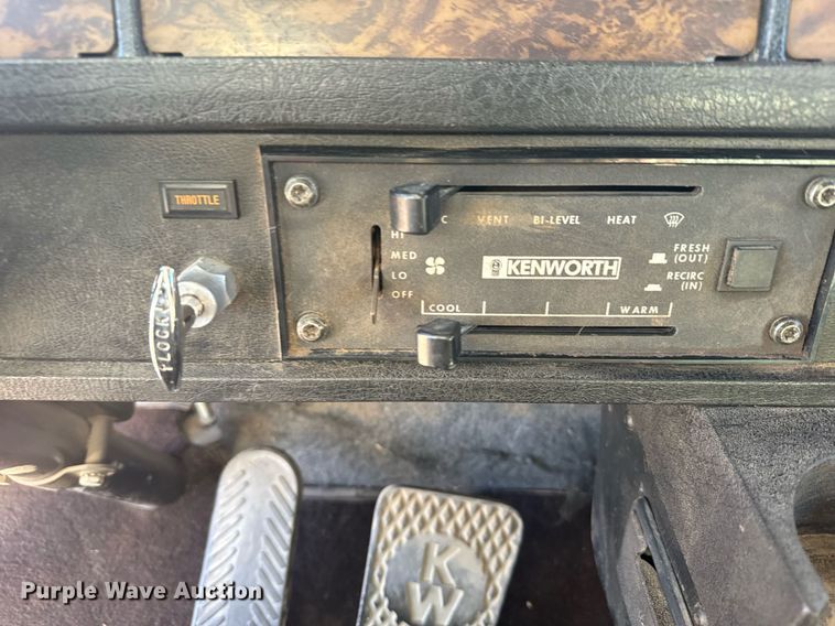 image for item DV2830 1994 Kenworth  T600 pumper fire truck