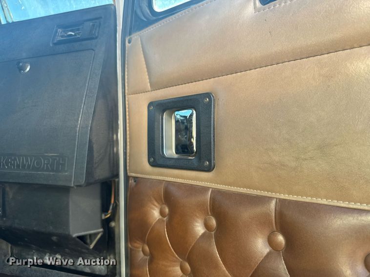 image for item DV2830 1994 Kenworth  T600 pumper fire truck