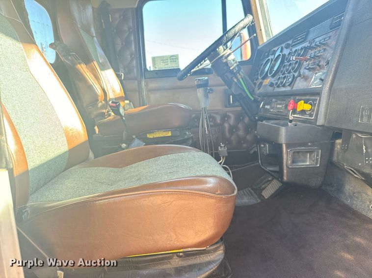 image for item DV2830 1994 Kenworth  T600 pumper fire truck