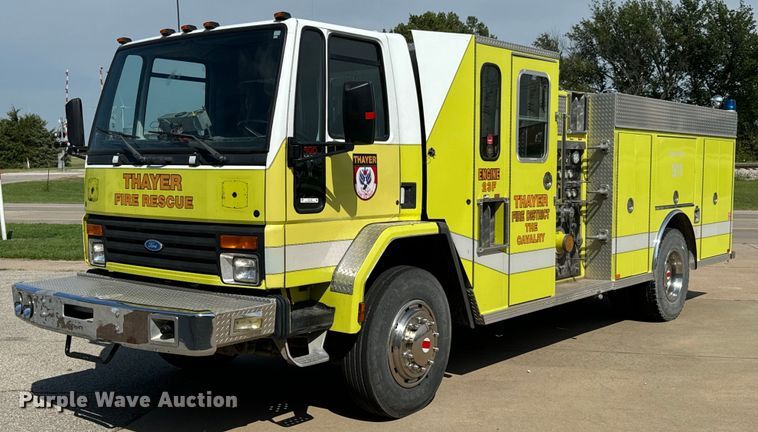 image for item DX1122 1990 Ford CF8000 pumper fire truck