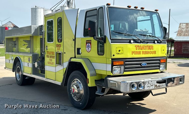 image for item DX1122 1990 Ford CF8000 pumper fire truck