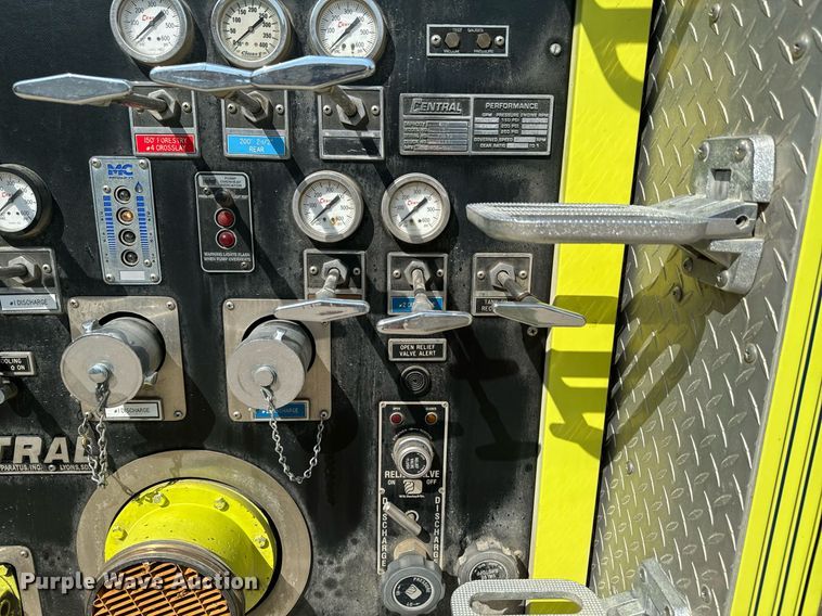 image for item DX1122 1990 Ford CF8000 pumper fire truck