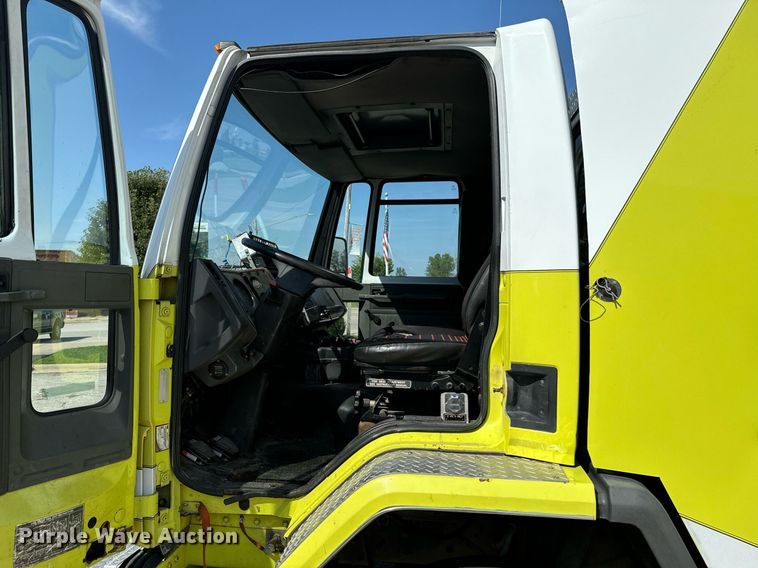 image for item DX1122 1990 Ford CF8000 pumper fire truck