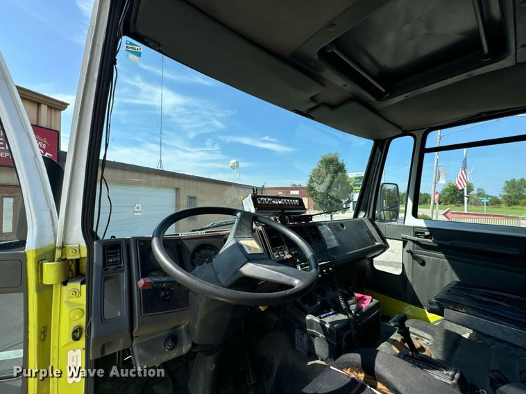 image for item DX1122 1990 Ford CF8000 pumper fire truck