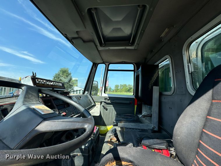 image for item DX1122 1990 Ford CF8000 pumper fire truck